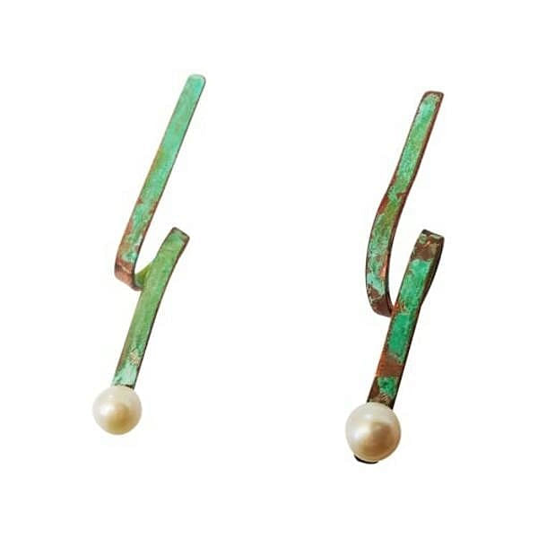 Freshwater pearl earring stud short - 3975,Buy handmade short earrings stud with freshwater pearl and unique handmade fashion jewelry by greek fashion jewelry designer Aikaterini Chalkiadaki. A jewelry gift for her.