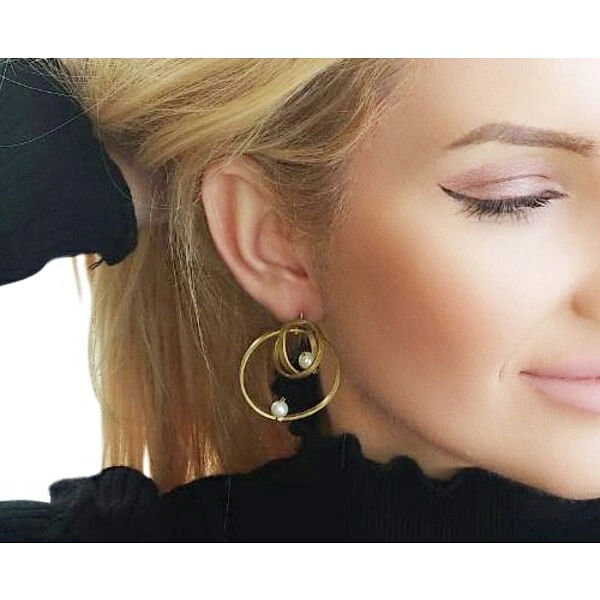 Dangle pearl earrings hoop polymorphic - 2259,Buy dangle pearl earrings hoops, pearl earrings, dangle earrings minimal and unique handmade fashion jewelry by greek fashion jewelry designer Aikaterini Chalkiadaki.A perfect jewelry gift for her.